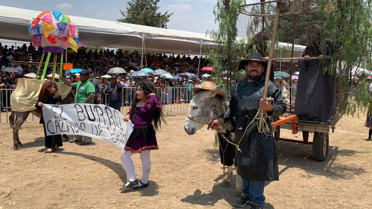 ”Cazador de Brujas” gana concurso de Burros disfrazados en Otumba”