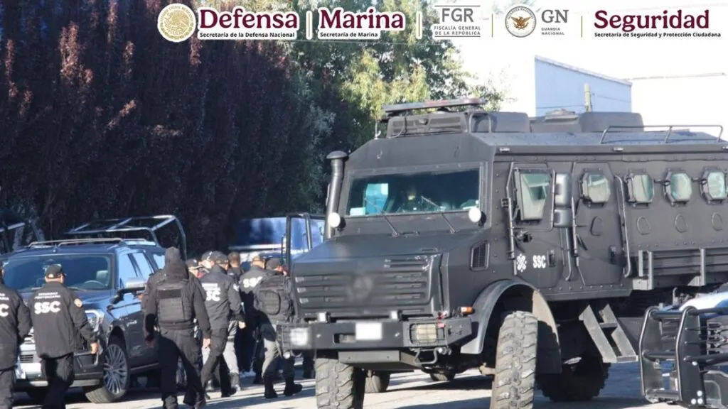Operativo traslada a 60 personas privadas de la libertad a penales federales