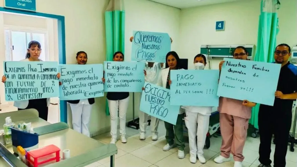 Trabajadores de la salud bloquean Ecatepec; hay caos vial