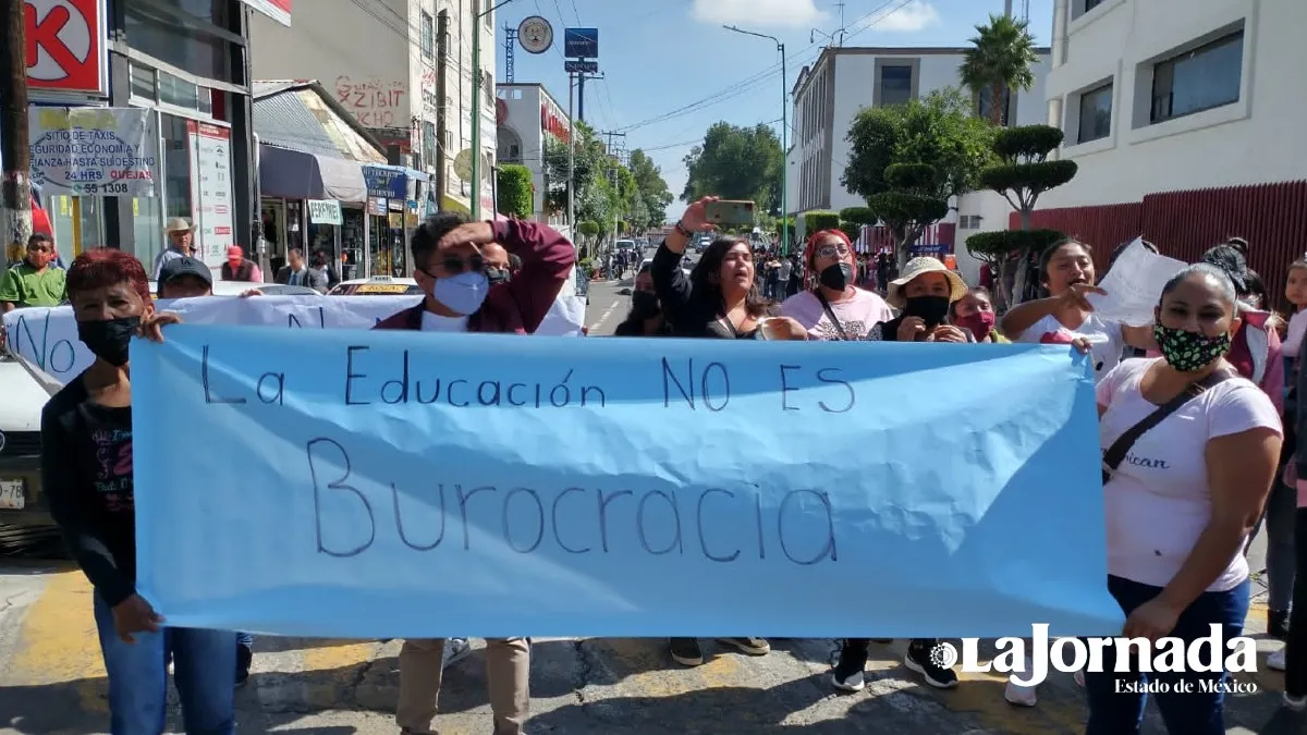 Tras carencias, protestan en escuelas comunitarias de Ecatepec