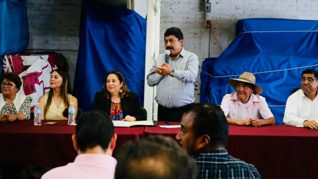 Gobierno de Texcoco firma convenio de comodato con comerciantes de las vías