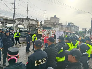 Elementos de seguridad del Edomex auxilian a personas afectadas por las lluvias