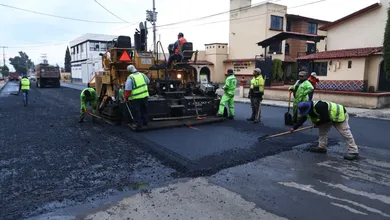 Rehabilitan calles de Calixtlahuaca, Santa Ana Tlapaltitlán y Santa Cruz Azcapotzaltongo.