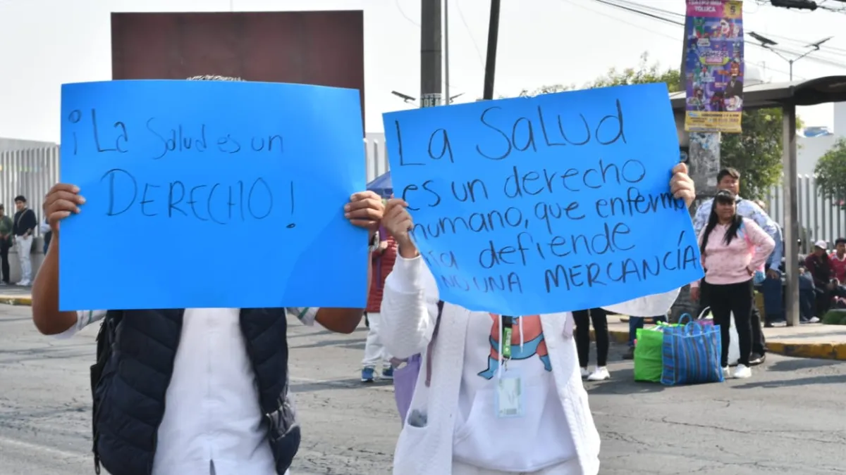 Se manifiestan trabajadores suplentes de ISSEMYM por derechos laborales