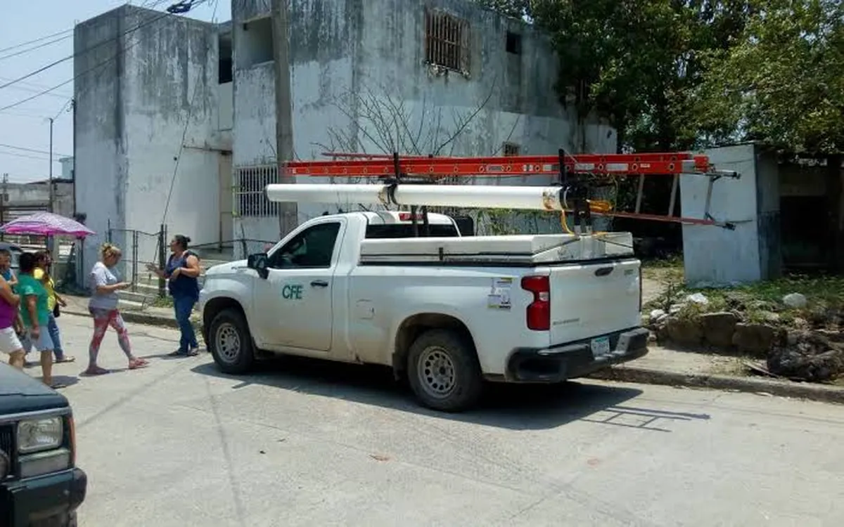 supuestos-trabajadores-de-la-cfe