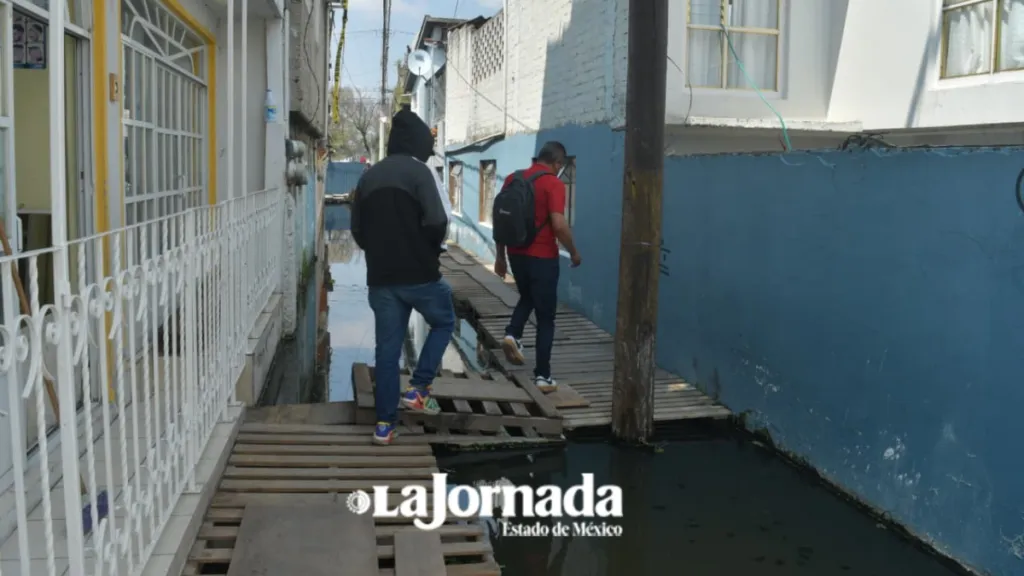 Vecinos de Ocoyoacac se resignan a la vida bajo el agua