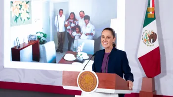 Claudia Sheinbaum durante una conferencia en la que propuso modificar la Constitución sobre la doble nacionalidad de políticos.