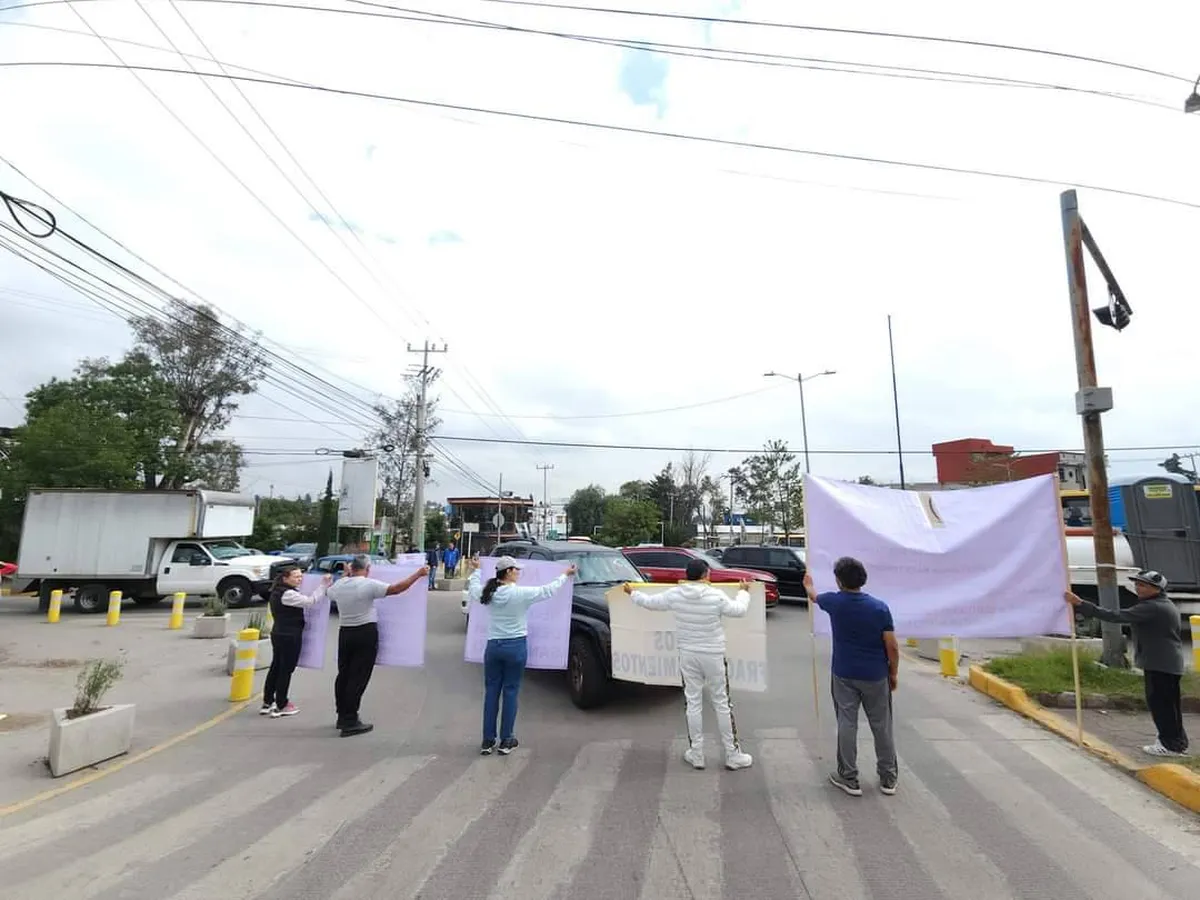 Cuautitlán Izcalli: Habitantes de Bosques de Lago realizan un bloqueo