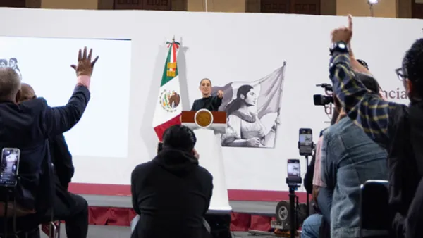 Claudia Sheinbaum habló sobre Ayotzinapa, la relación comercial con China, Adán Augusto López y la participación juvenil en murales por la paz.