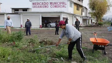 Ecatepec retira viviendas irregulares junto a las vías del tren