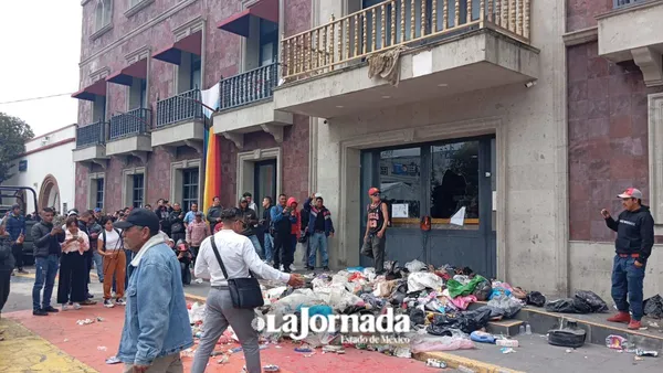 Recolectores de basura bloquean vialidades de Ixtapaluca, denuncian corrupción