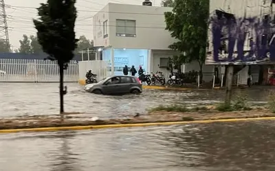 Lluvias provocan acumulación de agua en diversas vialidades de Cuautitlán Izcalli y Tultitlán