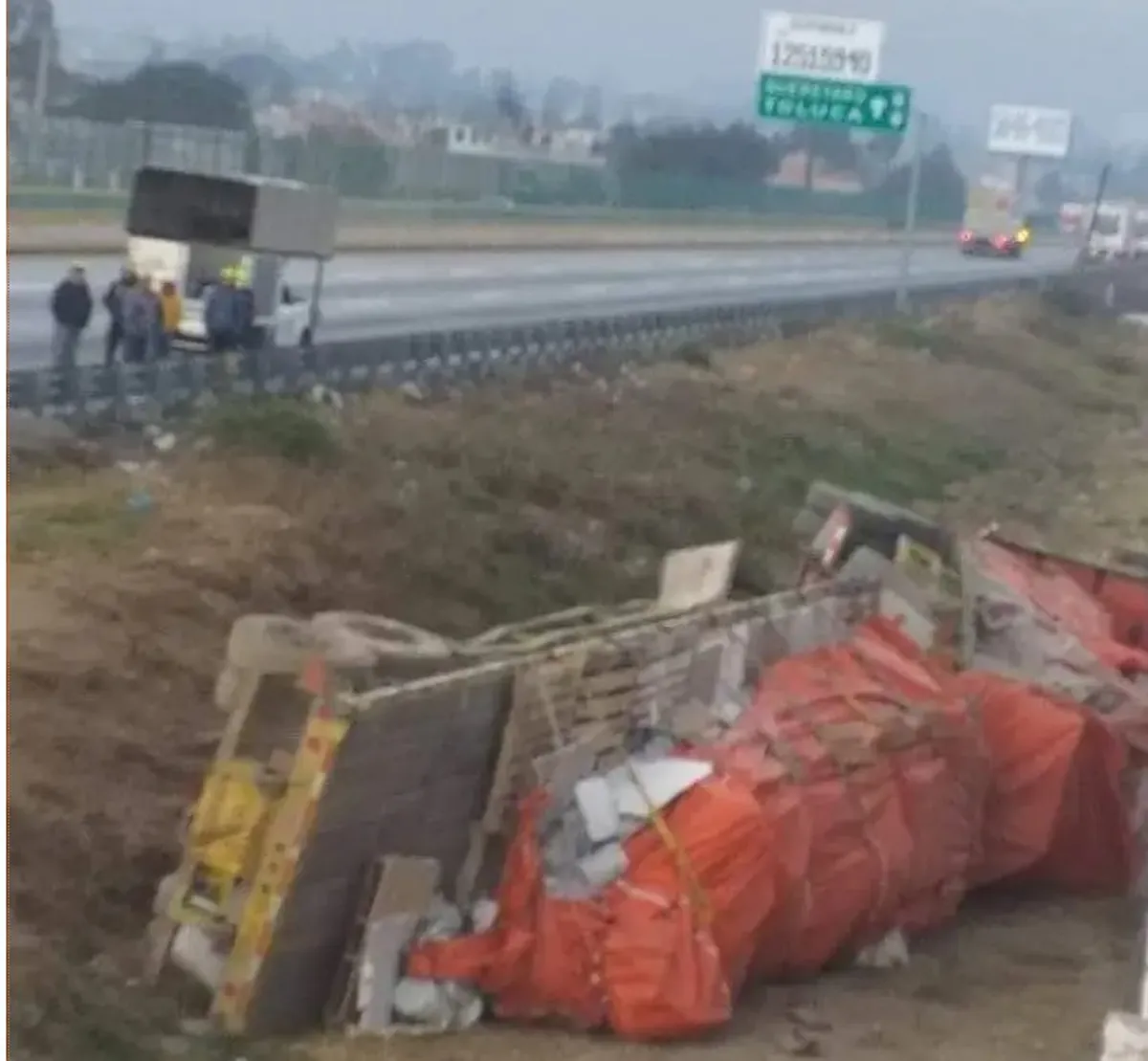 trailer-se-queda-sin-frenos-sobre-la-mexico-puebla