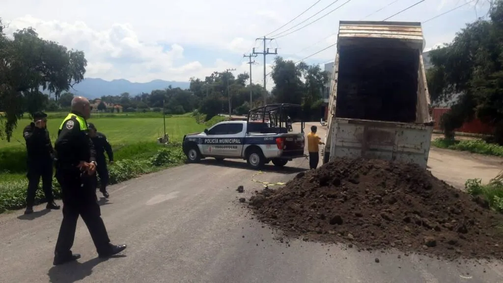 Puente El Polvorín en Teoloyucan es cerrado totalmente, hay filas de hasta 5 km
