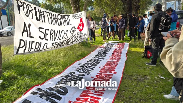 Colectivo "No al Tarifazo" se manifiesta contra el aumento del pasaje en Toluca