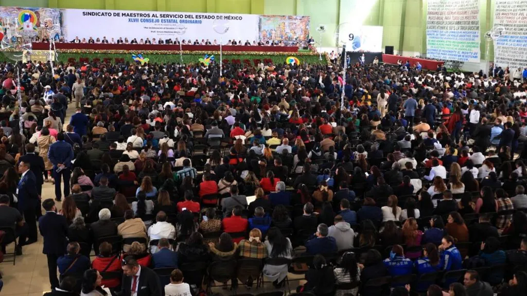 Jenaro Martínez rinde cuentas ante base sindical del SMSEM