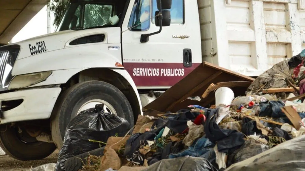 Ecatepec recolecta, en 100 días, casi 15 mil toneladas de basura de calles, barrancas y cauces