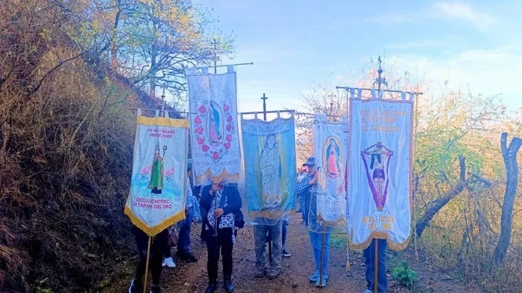 Caminata del Señor del Perdón al Cerro del Aura