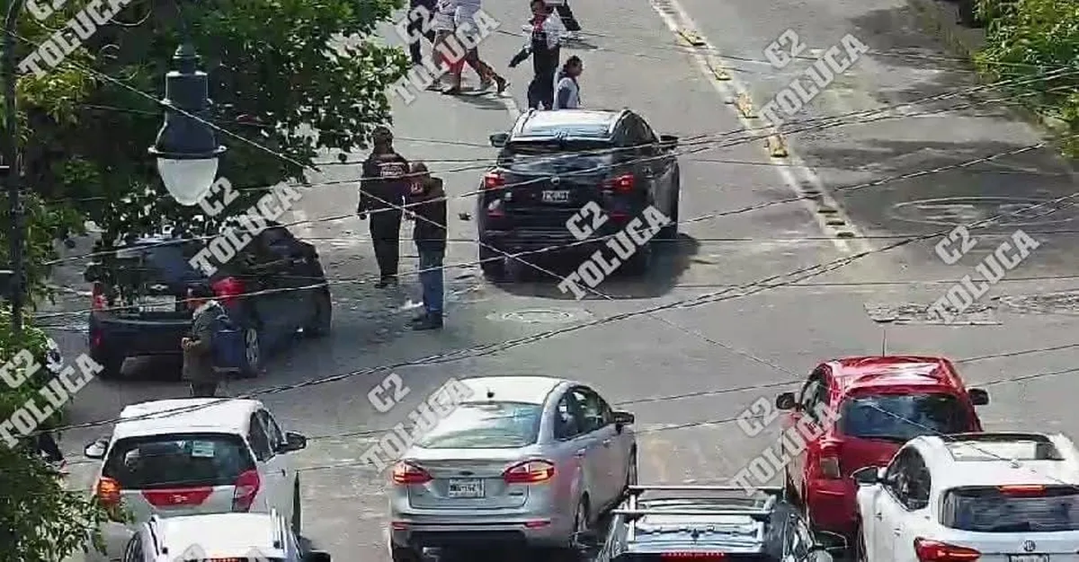 Accidente en Toluca provoca caos vial sobre Morelos