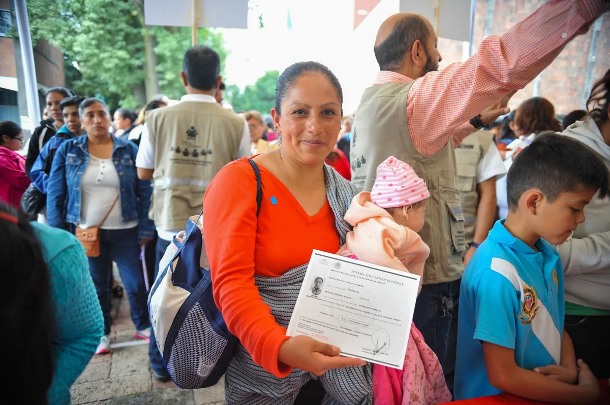 Casi 17 mil madres mexiquenses aprenden a leer o concluyen educación básica en programas