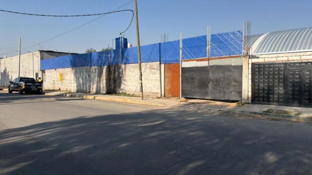 Aseguran predio donde presuntamente se almacenaba huachicol, en Tultepec