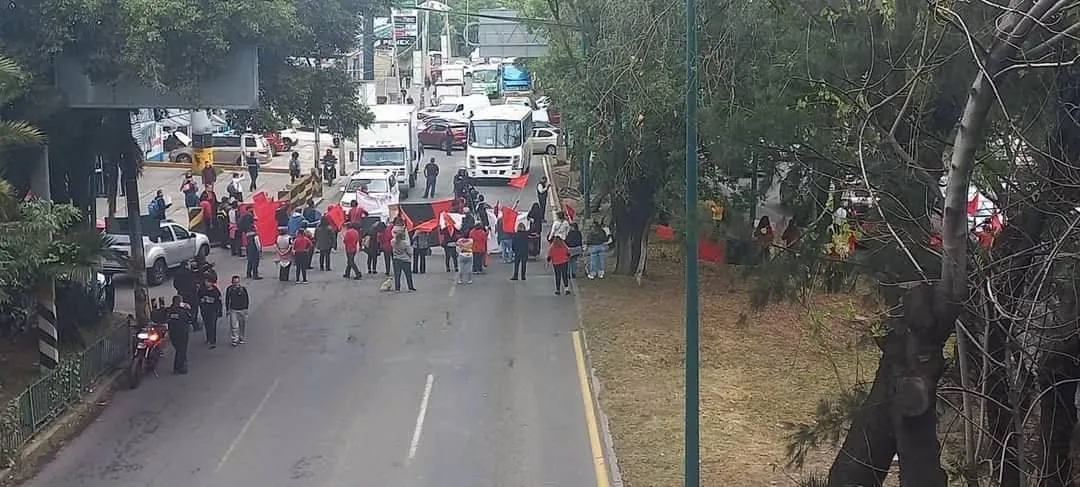 Edomex: Maestros del Sindicato Independiente del Colegio de Bachilleres realizan bloqueos