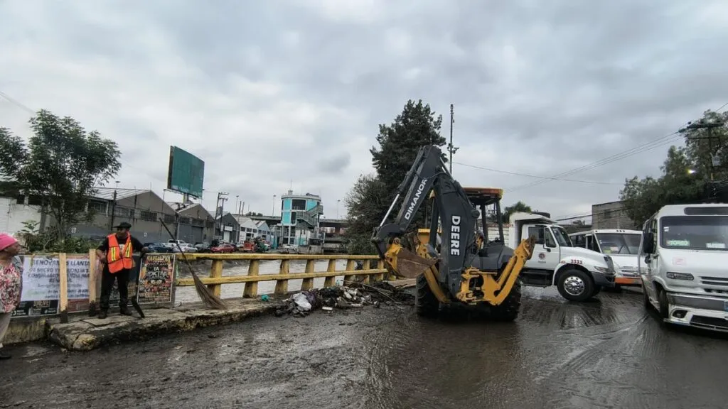 Naucalpan atiende afectaciones del desbordamiento del Río Hondo
