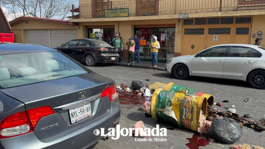 Vecinos tiran vísceras y cierran el ayuntamiento en El Oro