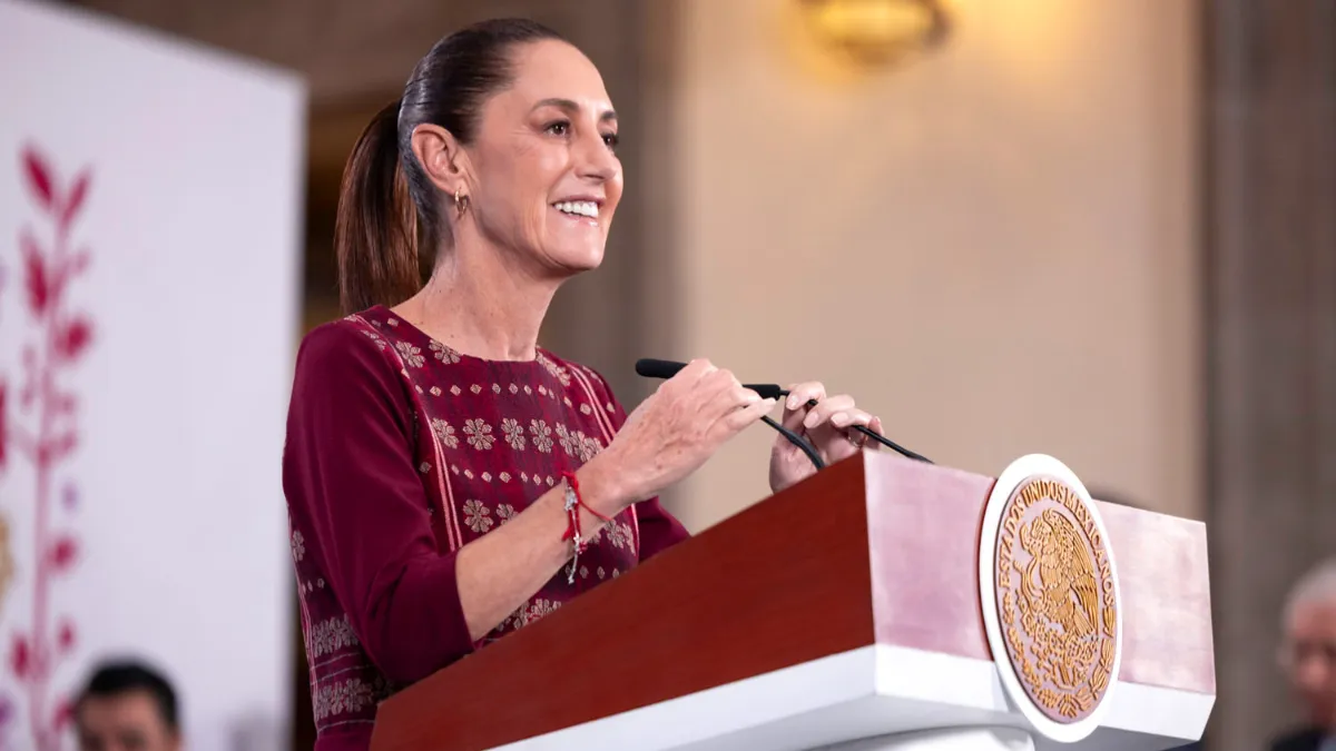 Sheinbaum confirma acuerdo con gasolineros para mantener el diésel en 27 pesos y evitar que suba a 35 por crisis internacional.