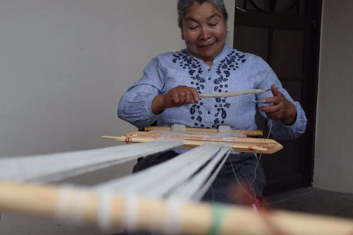 La maestra Reyna, textilera y guardiana de la cultura otomí en Edomex