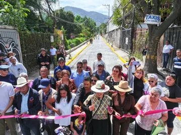 Renuevan calle de Ecatepec que estuvo más de 20 años con baches