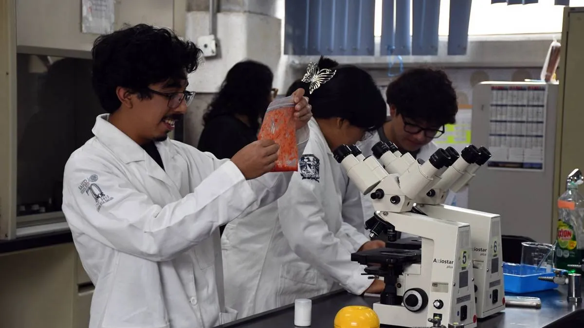 Facultad de Ciencias de la UNAM abre sus puertas a jóvenes de Neza