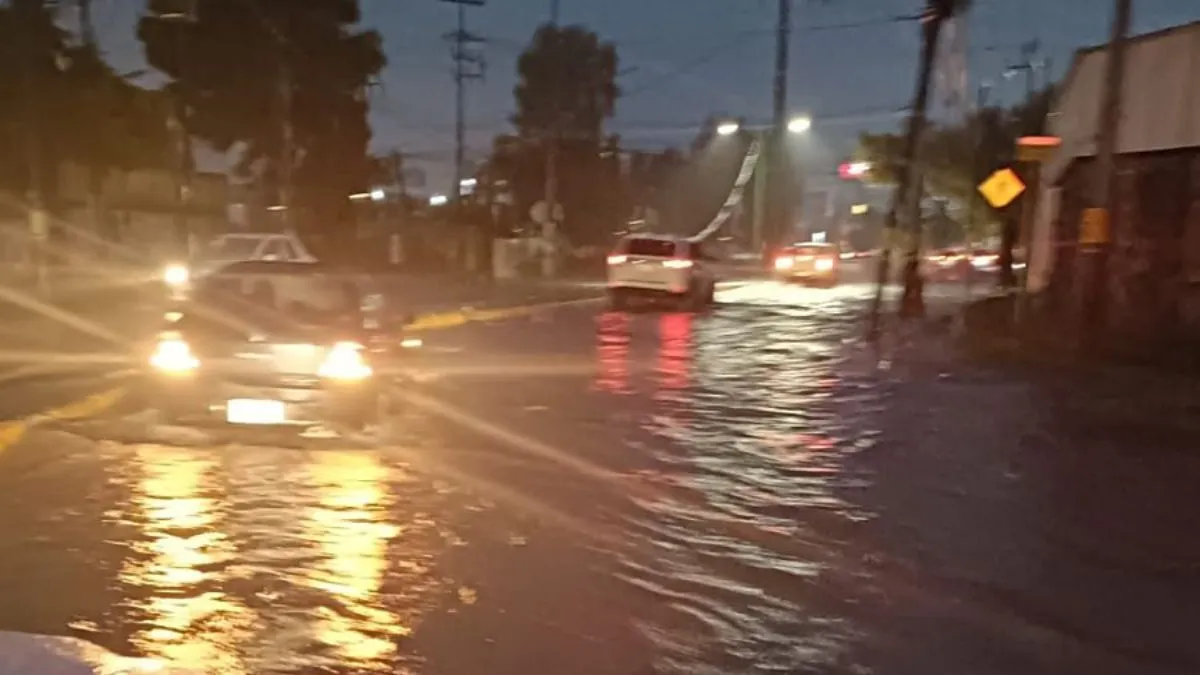 Inundaciones afectan vuelos y zonas de Lerma y Xonacatlán