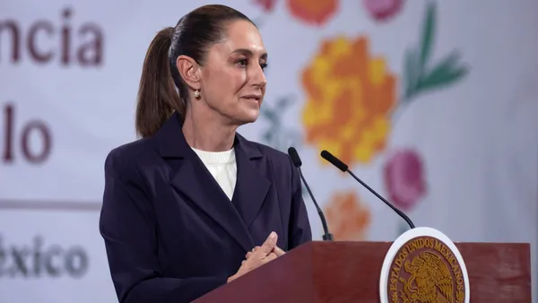 Sheinbaum confirmó apoyo a la alcaldesa de Uruapan y detalló avances en agua en el campo, programas bienestar y Miss Universo.