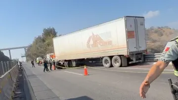 Tráilero muere tras asalto en la Chamapa-Lechería