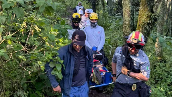 Protección Civil de Tepotzotlán rescata a senderista lesionado en “La Mojonera”