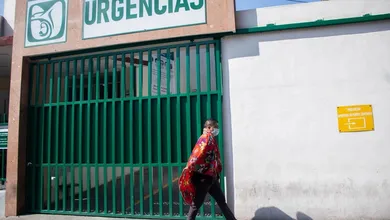La adolescente fue trasladada desde su comunidad hasta la capital del estado, donde permaneció hospitalizada en el Hospital General de Zona No. 1 del IMSS.