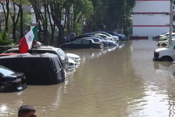 Vecinos esperan apoyos tras daños por inundaciones en Tlalnepantla