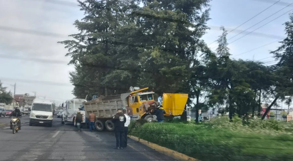 [VIDEO] Accidente cerca del Puente de Tres Caminos causa tráfico intenso