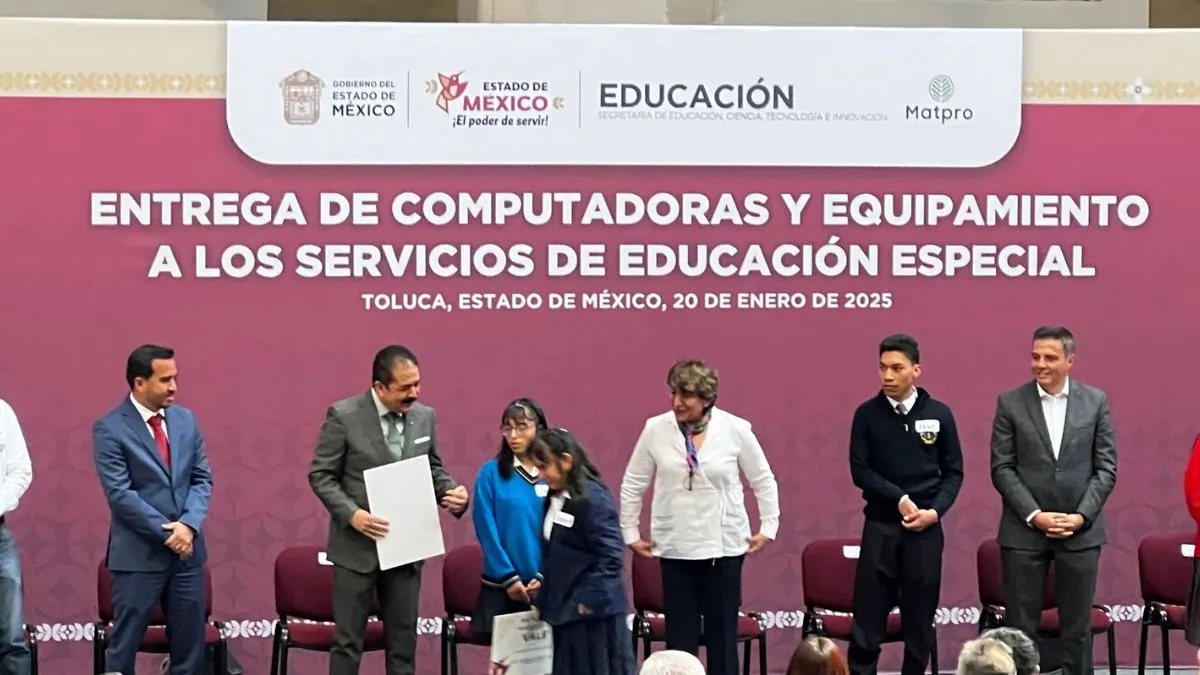 Dan equipo a estudiantes con discapacidad en el Edomex