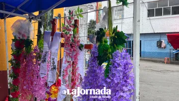 Albañiles celebran el Día de la Cruz en Toluca