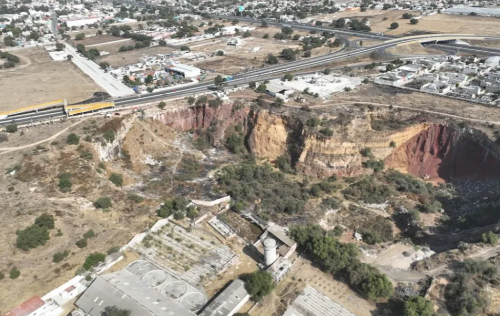 Incendio subterráneo en mina de Tecámac activa alerta ambiental en Hueyotenco