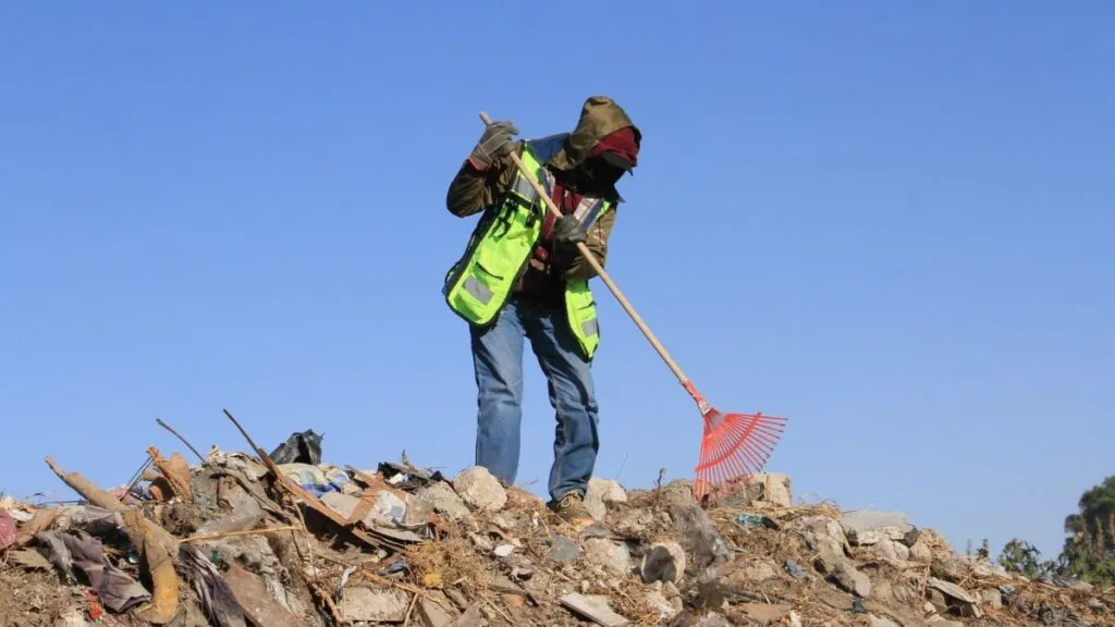 Ecatepec recolecta, en 100 días, casi 15 mil toneladas de basura de calles, barrancas y cauces
