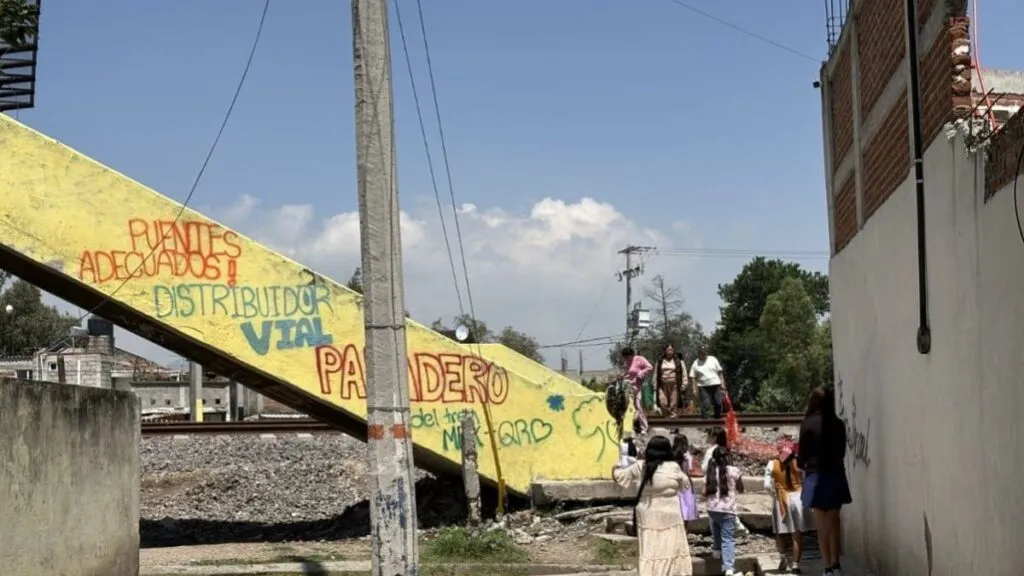 Vecinos de Teoloyucan exigen obra segura y plazos claros tras demolición del puente El Polvorín