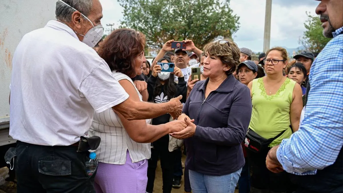 Visita Delfina Gómez a la población afectada por lluvias en oriente del Edomex