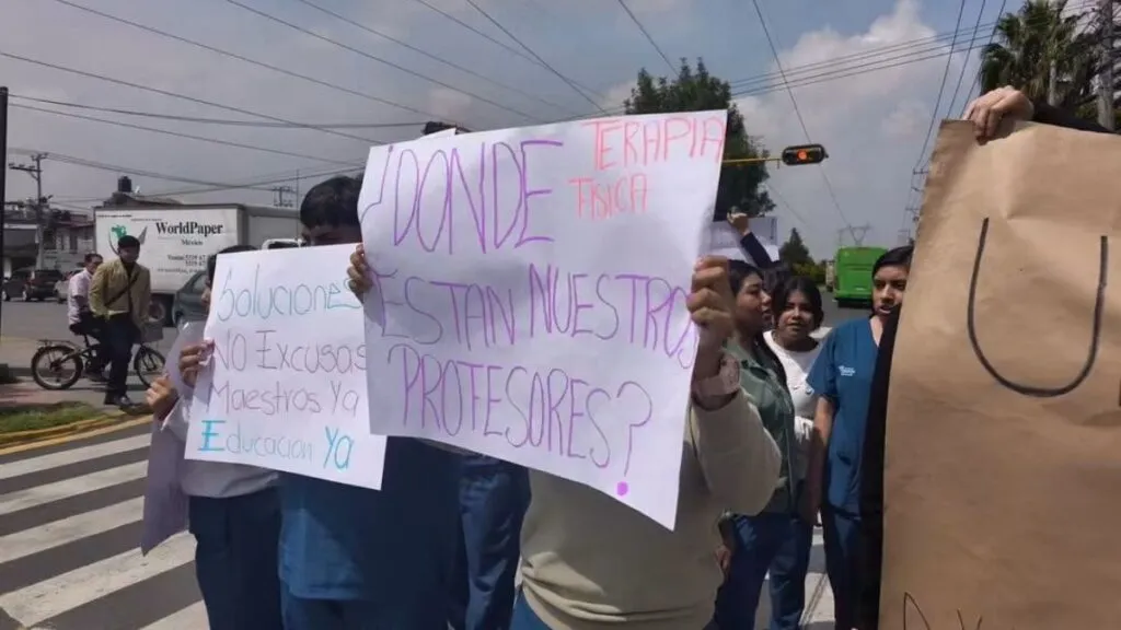 Estudiantes de la UPVM realizan bloqueo en Tultitlán. Esta es la razón