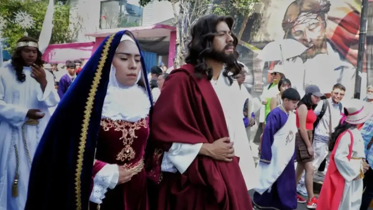 Este 2025 el personaje de Jesús de Nazaret en la Representación de Semana Santa en Iztapalapa es interpretado por José Julio Olivares. Foto Jair Cabrera Torres