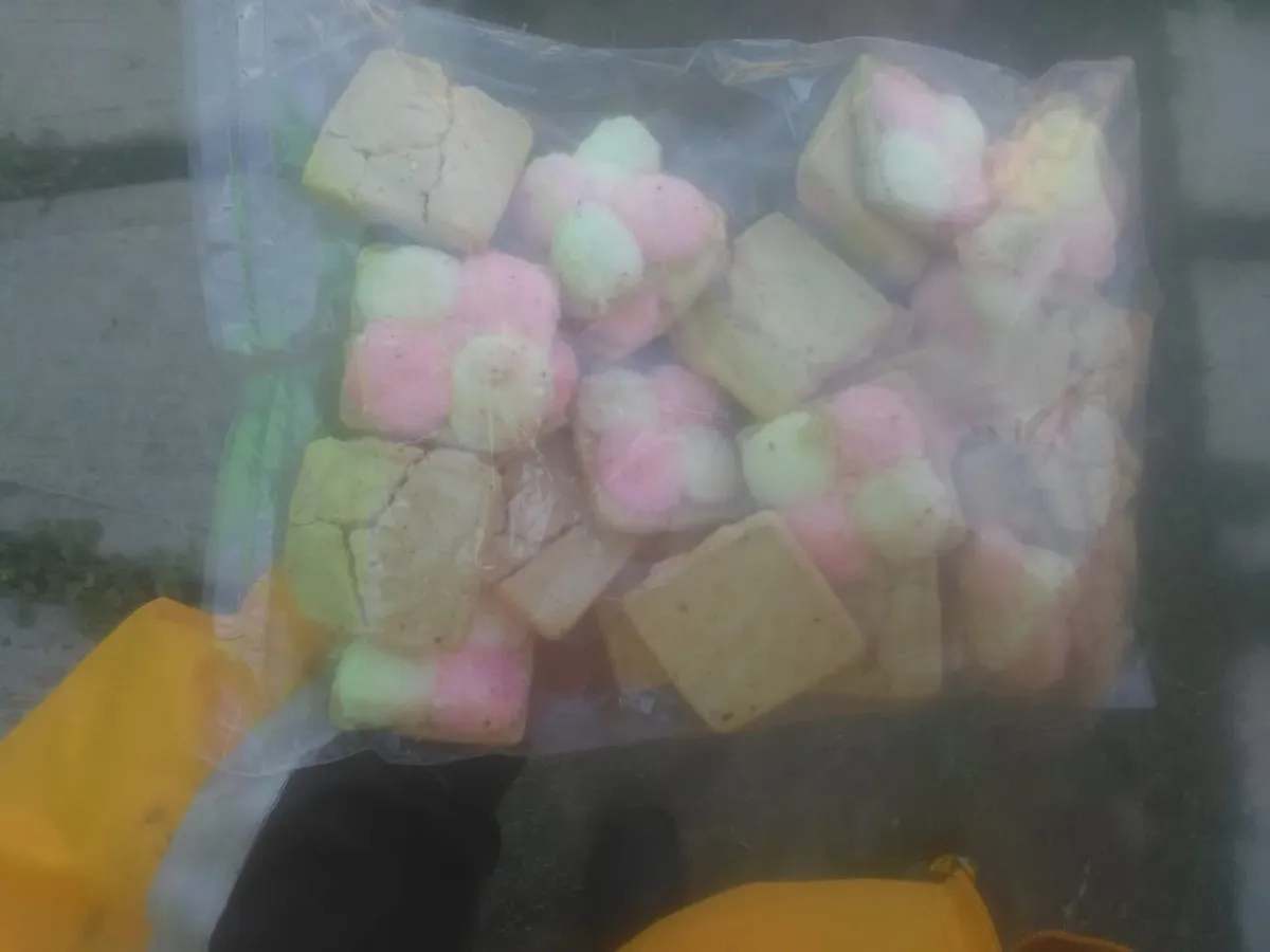 Paquete de galletas de tienda Liconsa completamente cerrado