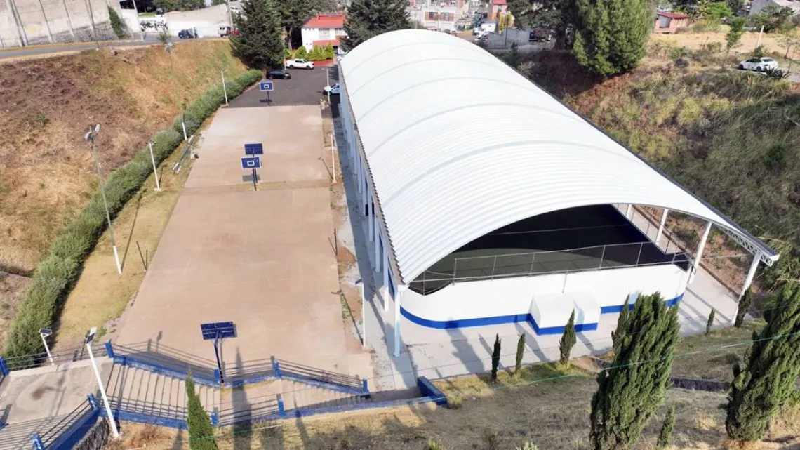 Huixquilucan entrega techumbre en el deportivo San Martín