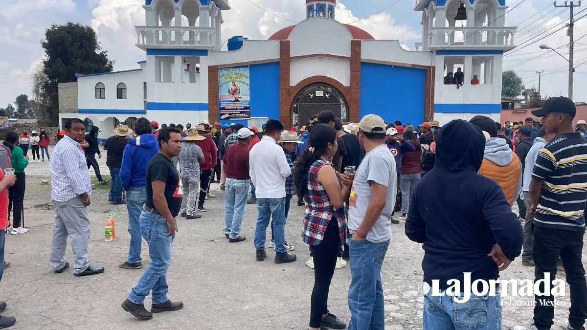 Habitantes de San Cayetano Morelos retienen a presuntos delincuentes
